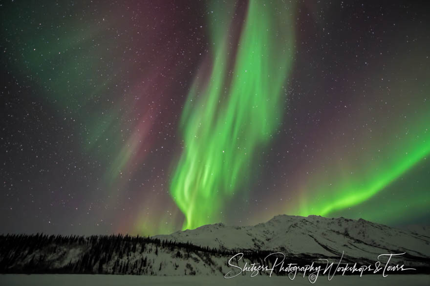 Northern lights dance on mountain tops 20140321 001817
