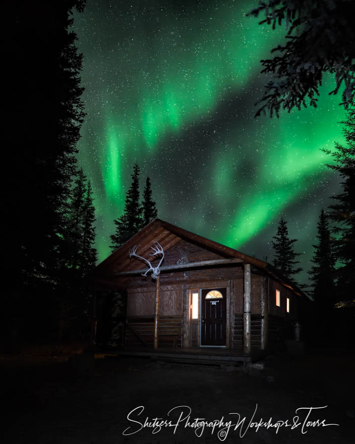 Alaskan Cabin with Northern Lights 20181010 034731